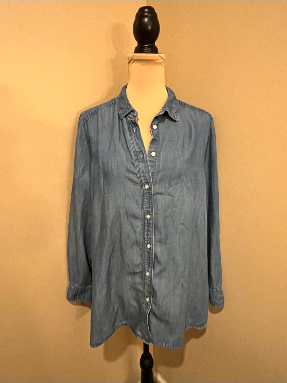 LOFT Softened Chambray Light Denim  Blue Button-Down Shirt, size L